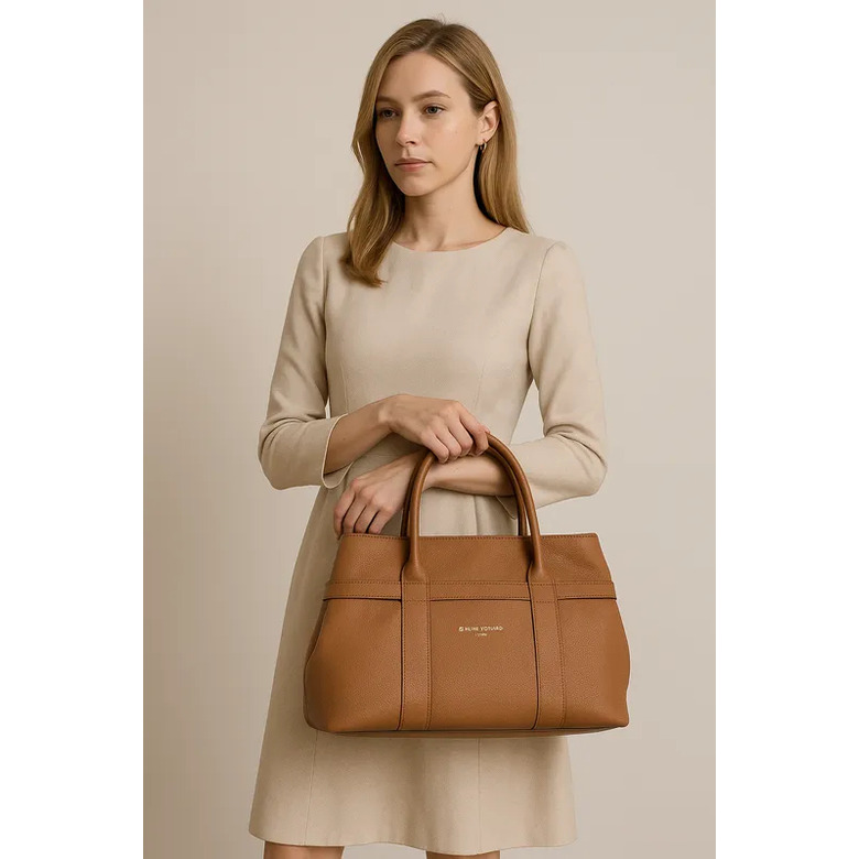 Carol J. handtas camel 3