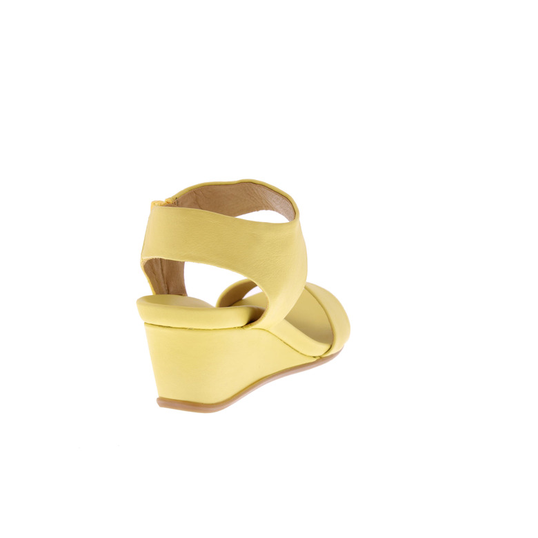 Weekend sandalen geel 4