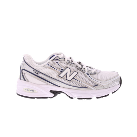 New Balance sneakers wit