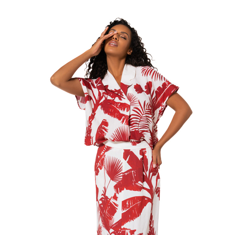 Caroline Biss chemisier rouge 2