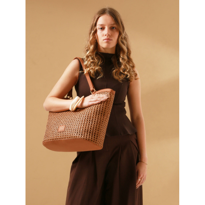 Woomen Vegan shopper camel 3