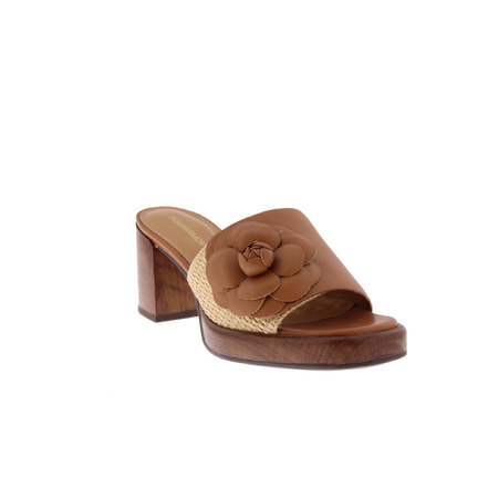 Noa Harmon thong slippers cognac