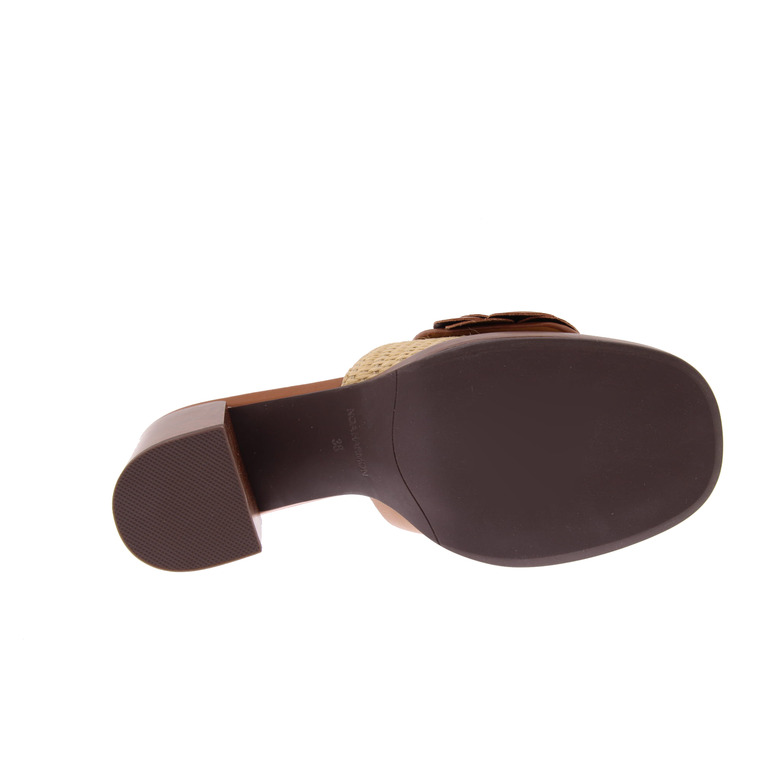 Noa Harmon tongs cognac 5