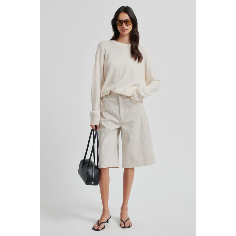 Second Female short lightbrown 2