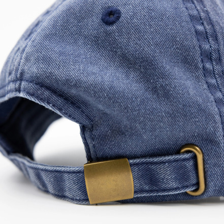 Nathalie Vleeschouwer pet blauw