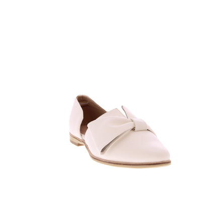 All Black pumps ecru