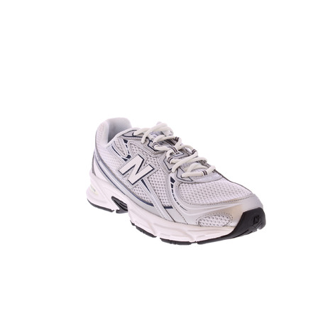 New Balance sneakers wit