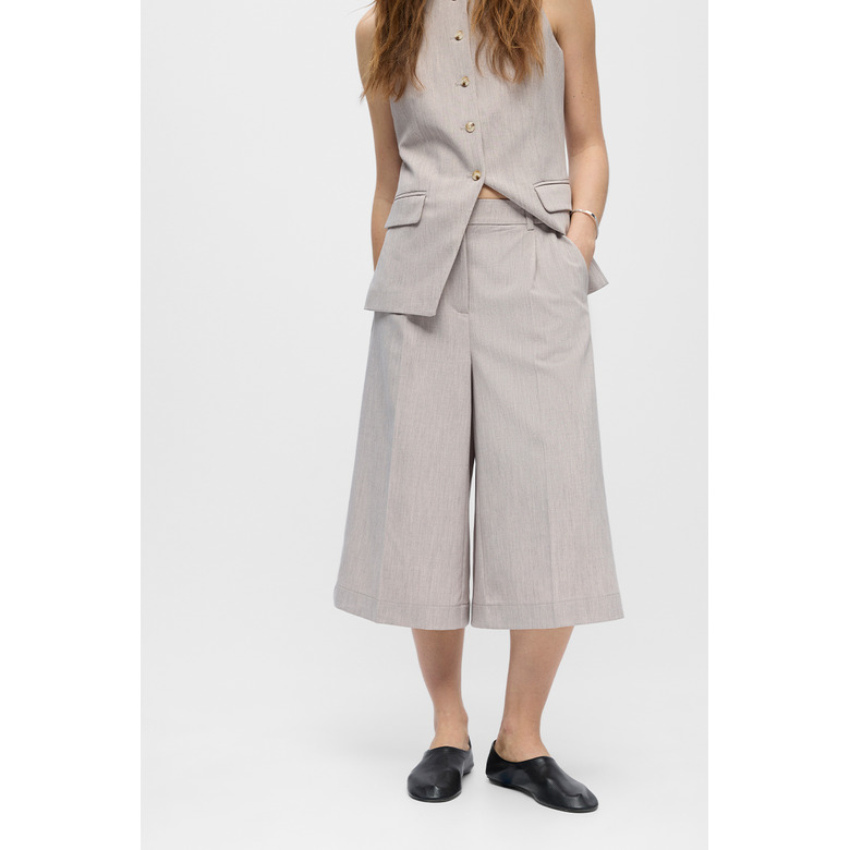 Object short beige 2