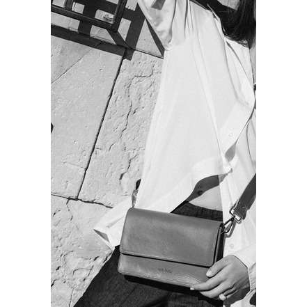 Ann Kurz crossbody lightbrown