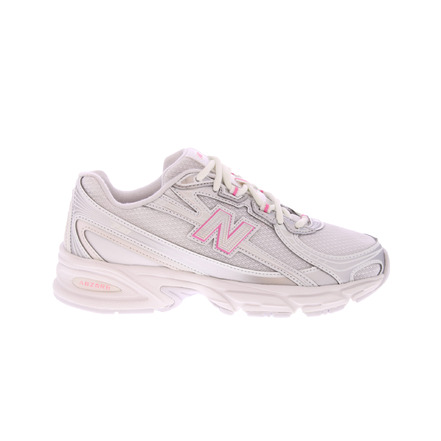 New Balance sneakers wit