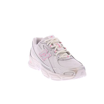 New Balance sneakers wit