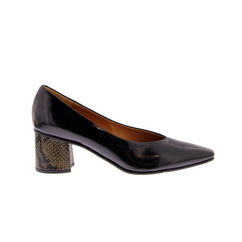 Voltan pumps black 1