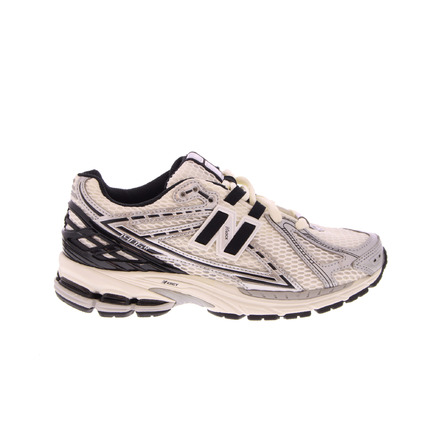 New Balance sneakers silver