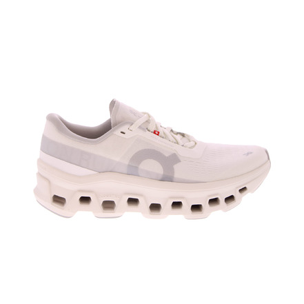 On Running sneakers wit