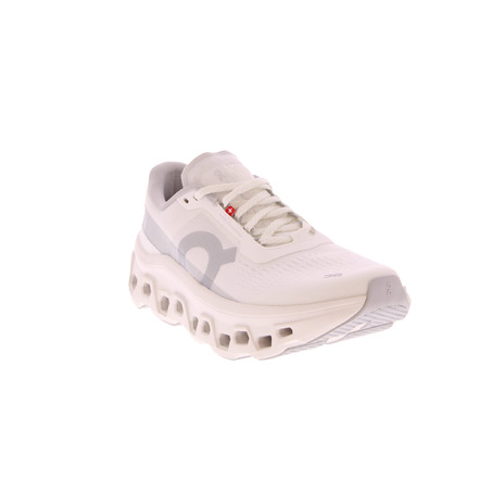 On Running sneakers wit