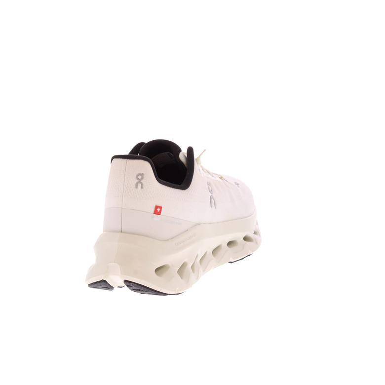On Running sneakers wit 4