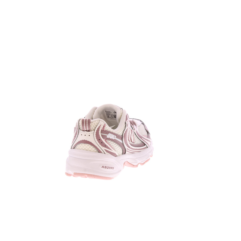 New Balance sneakers rose 4