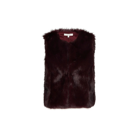 Marie Mero veste bordeaux