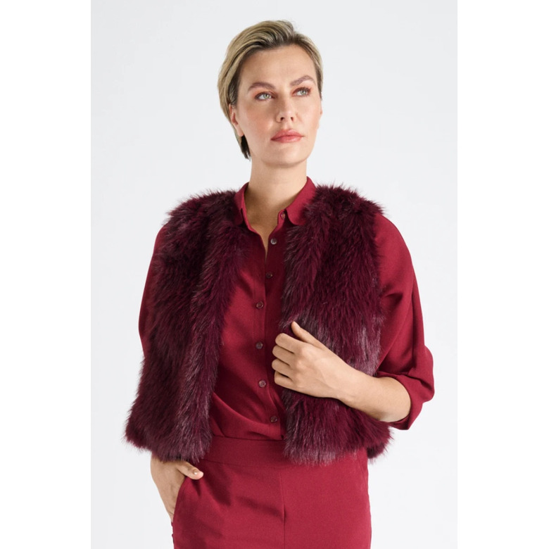 Marie Mero veste bordeaux 2