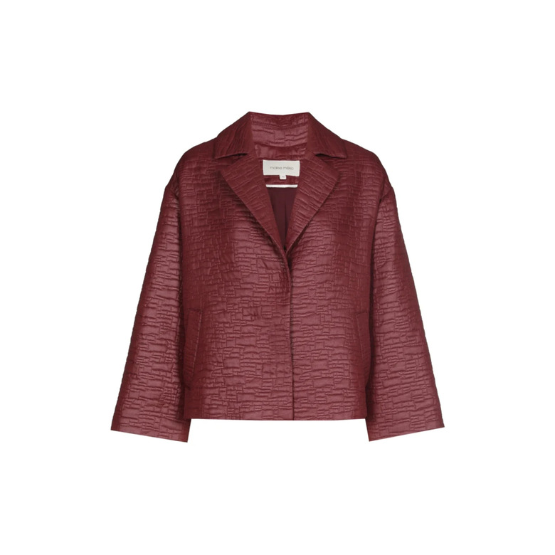 Marie Mero veste bordeaux 1