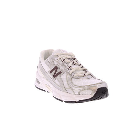 New Balance sneakers wit