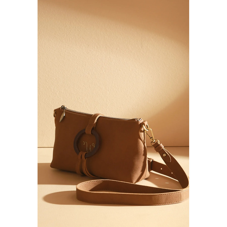 Woomen Vegan crossbody camel 2