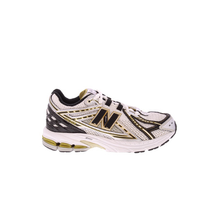 New Balance sneakers silver